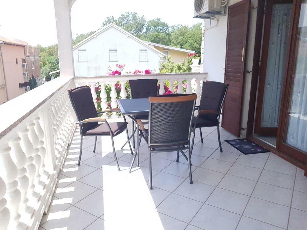 Nada And Family Apartment โรวินสโก เซโล ภายนอก รูปภาพ